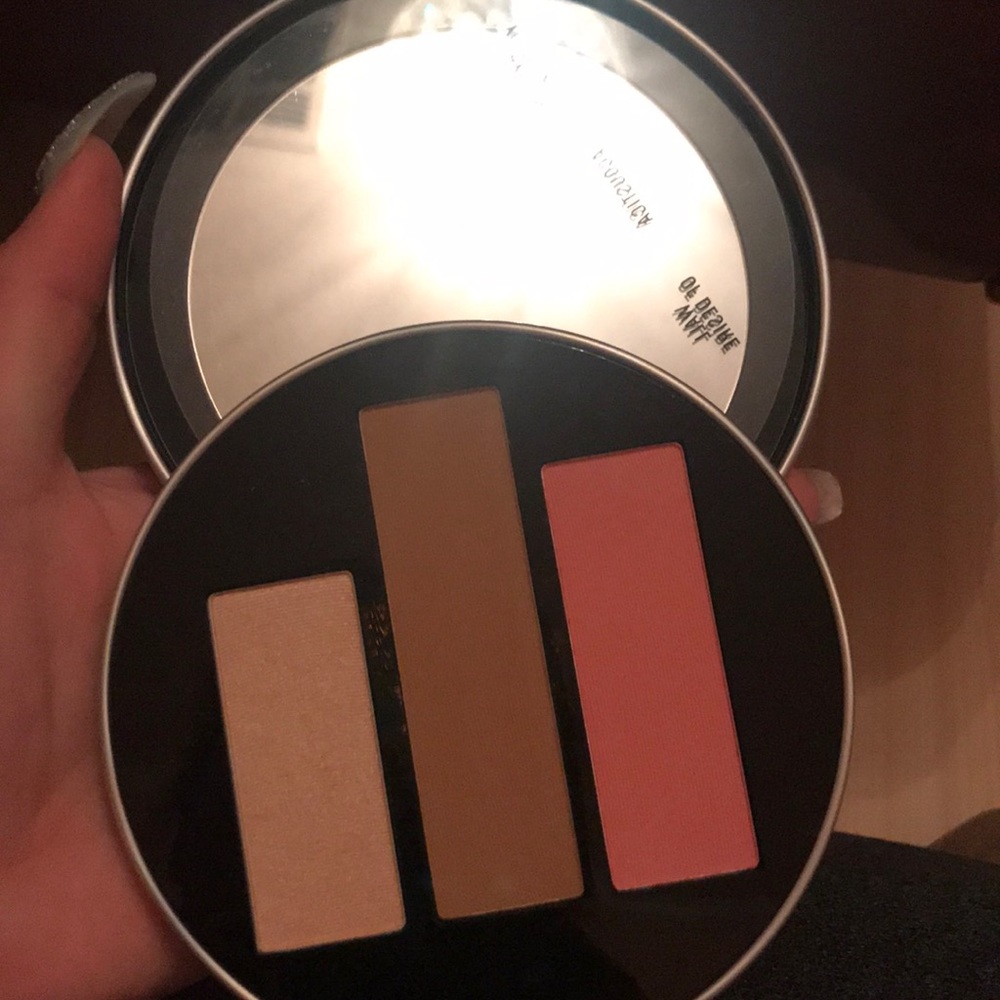 Mac cosmetic Jeremy Scott contour pallete limited. - Picture 1 of 4